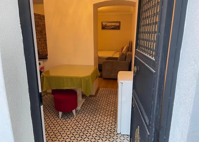 Ozcans Pera Flats 9 *