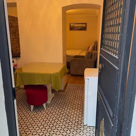 Ozcans Pera Flats 9 *